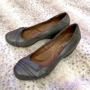 Naturalizer. Grey leather with unique detailing. 2” wedge style heel.